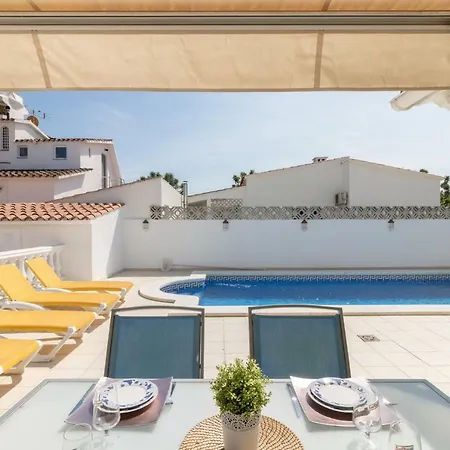 Goldhome - Montseny 11 - Private Heated Pool Villa *