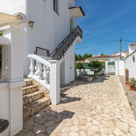 Goldhome - Montseny 11 - Private Heated Pool Villa *