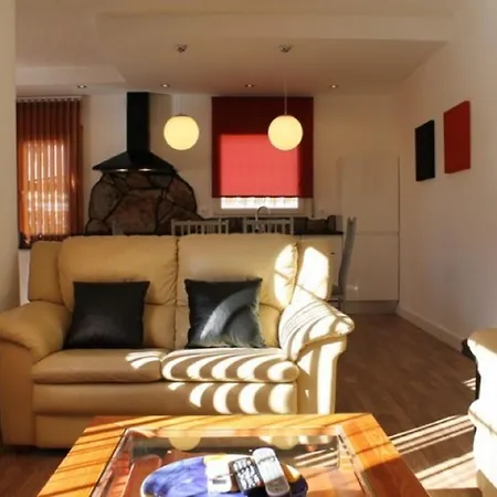 Goldhome - Montseny 11 - Private Heated Pool Villa