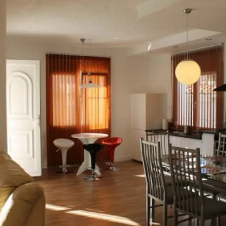 Goldhome - Montseny 11 - Private Heated Pool Villa Empuriabrava